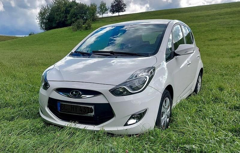 Weiß Gebraucht 2013 Hyundai ix20 Edition Van / Kleinbus | 4.100 € (Guter Preis) - Bild 1/4
