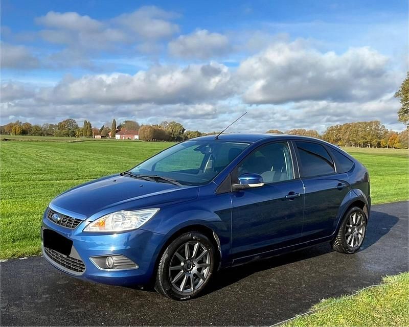 Blau Gebraucht 2009 Ford Focus Limousine | 2.650 € (Fairer Preis) - Bild 1/4