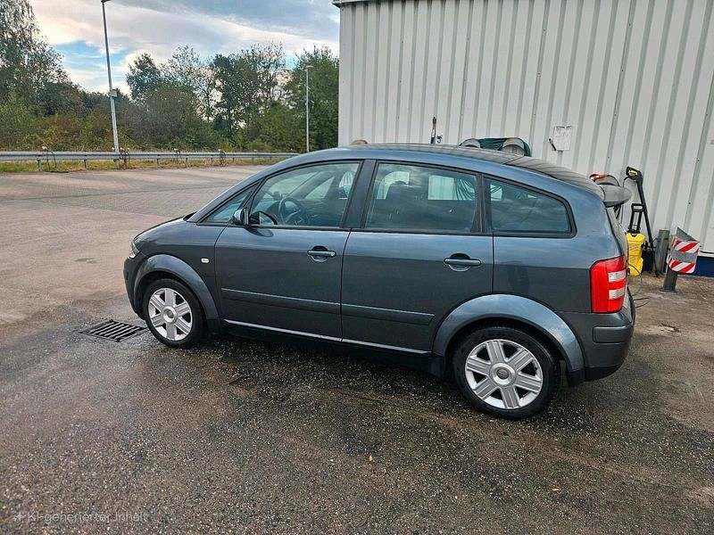 Grau Gebraucht 2002 Audi A2 Sport Kleinwagen | 4.000 € (Etwas zu teuer) - Bild 1/4