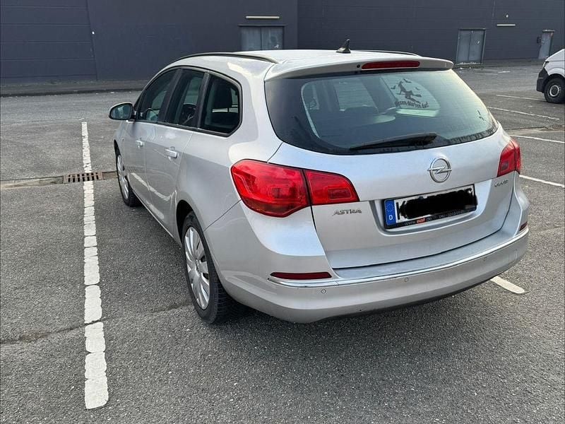 Gebraucht Opel Astra Eco 110 PS (80 kW) 2014 Silber Limousine