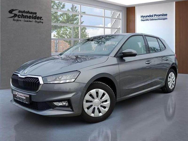 Graphitegrau metallic Gebraucht 2021 Skoda Fabia Ambition Limousine | 15.690 € (Fairer Preis) - Bild 1/4