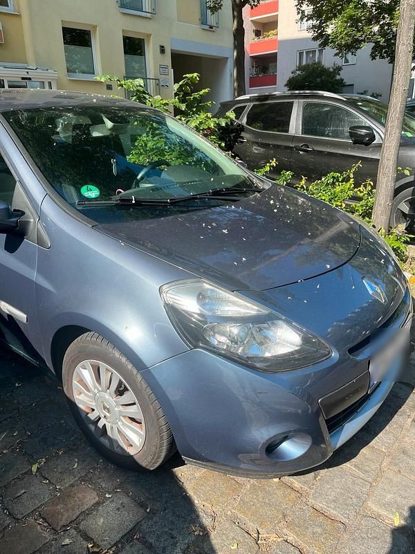 Grau Gebraucht 2009 Renault Clio II Limousine | 2.500 € - Bild 1/4
