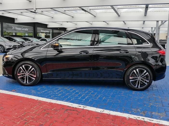 Gebraucht Mercedes B250 Progressive 224 PS (164 kW) 2024 Metalliclack kosmosschwarz Van / Kleinbus