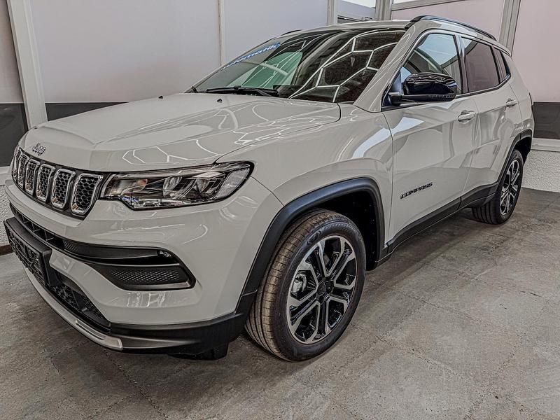 Weiss 296 Neu 2025 Jeep Compass Altitude SUV | 30.379 € (Superpreis) - Bild 1/4