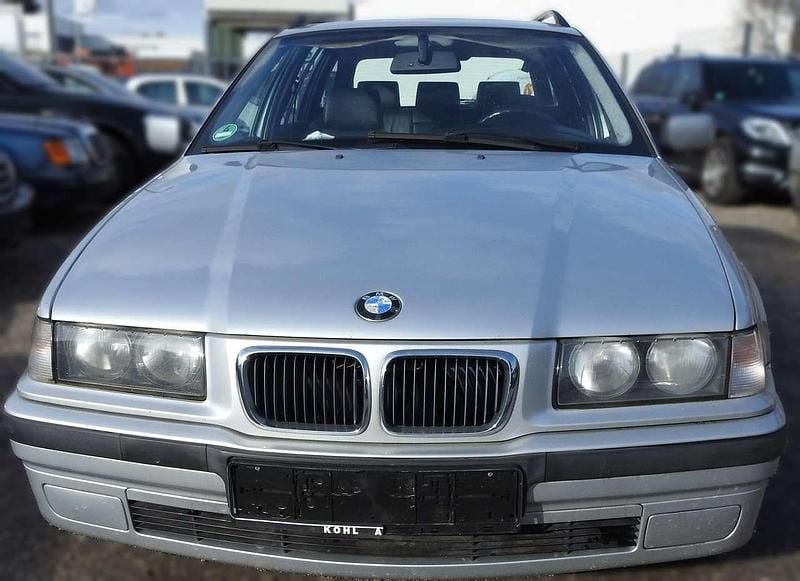 Silber Gebraucht 1999 BMW 320 Sport Line Kombi | 2.190 € (Superpreis) - Bild 1/4
