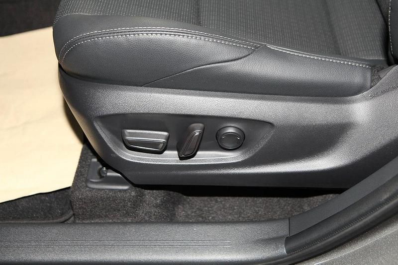 Gebraucht Toyota bZ4X 160 kW (218 PS) 2023 Silber SUV