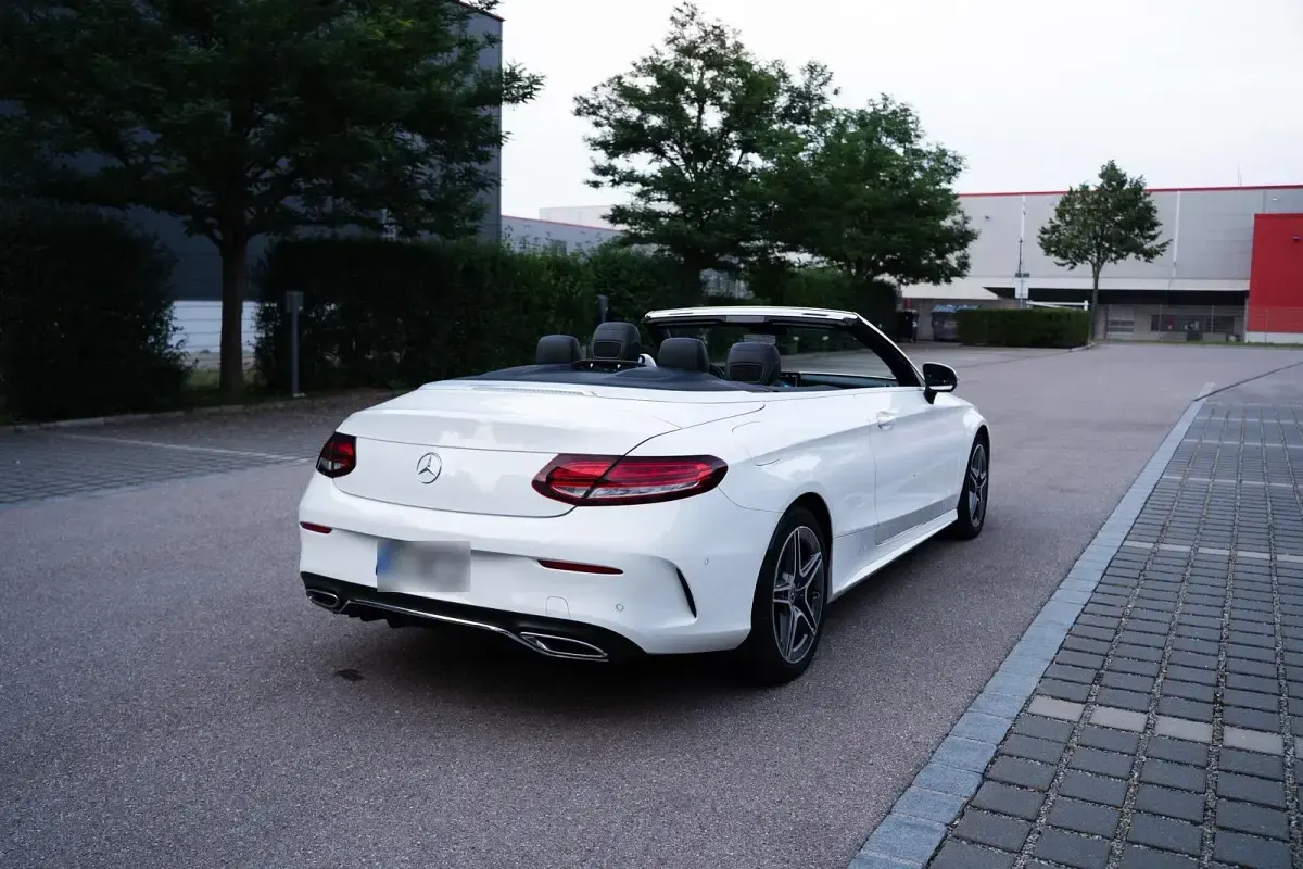 Gebraucht Mercedes C220 194 PS (142 kW) 2019 Weiß Cabrio