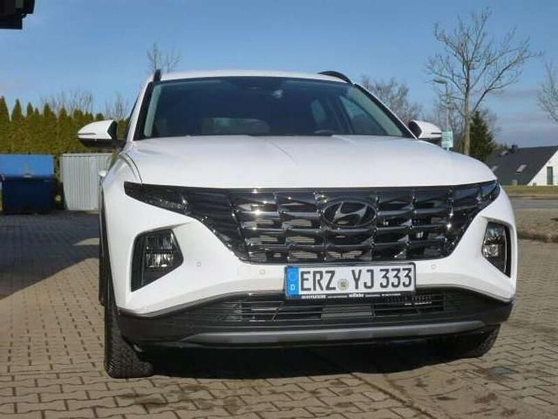 Weiss Gebraucht 2024 Hyundai Tucson SUV | 31.990 € (Fairer Preis) - Bild 1/4
