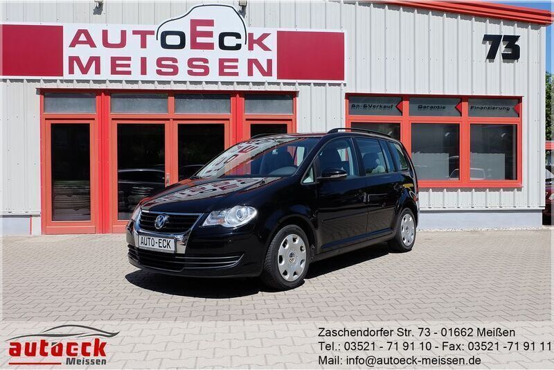 Schwarz Gebraucht 2010 VW Touran Trendline Van / Kleinbus | 6.790 € (Etwas zu teuer) - Bild 1/4