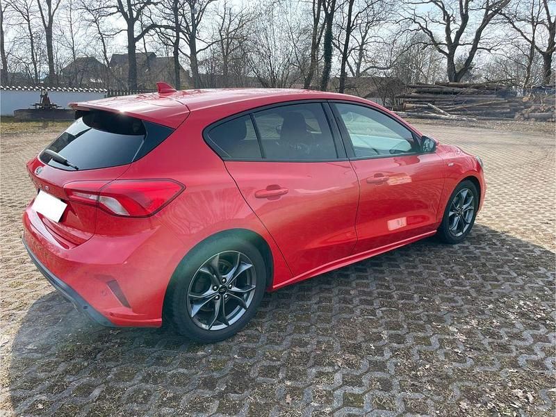 Gebraucht Ford Focus ST-Line 125 PS (91 kW) 2018 Rot Limousine