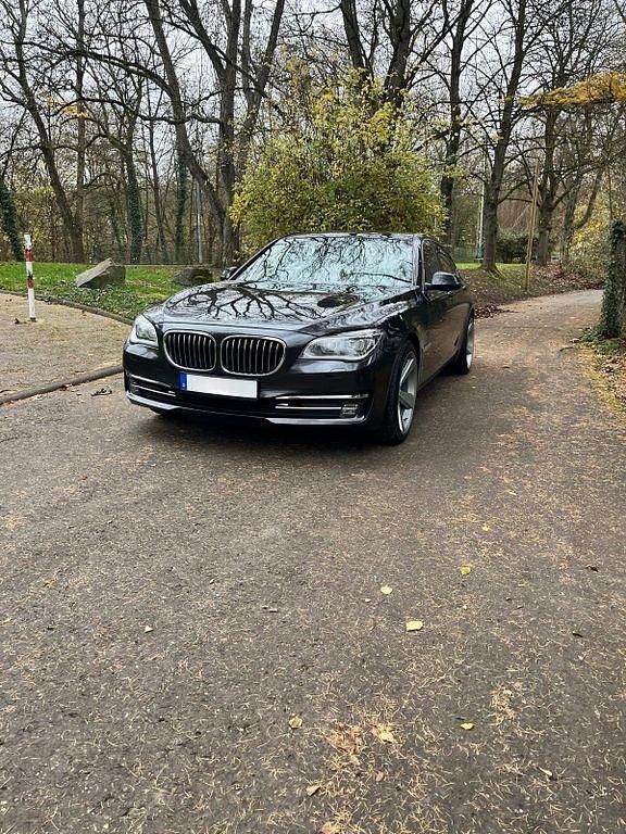 Gebraucht BMW 730 258 PS (189 kW) 2015 Braun Limousine