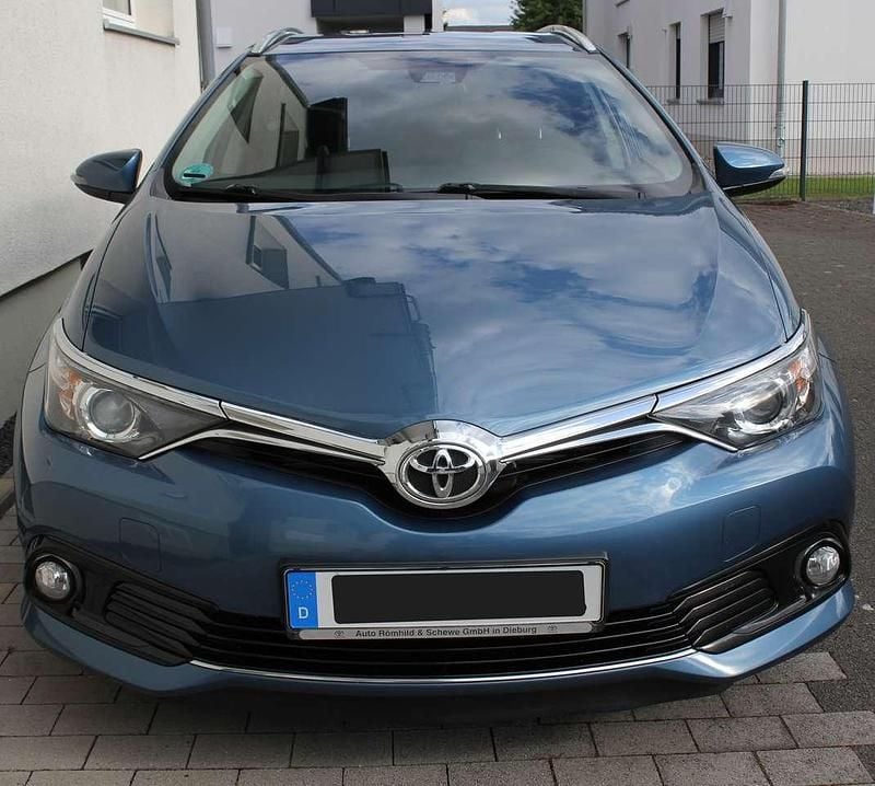 Gebraucht Toyota Auris Edition 111 PS (81 kW) 2016 Blau Kombi