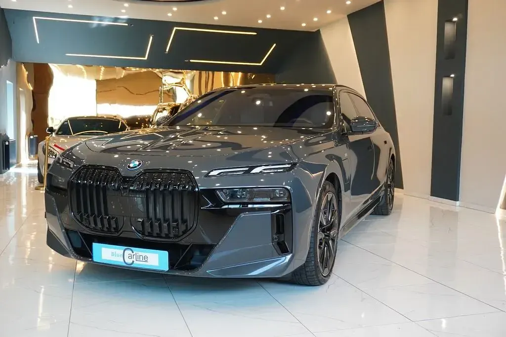 Gebraucht BMW 750e M Sport 313 PS (230 kW) 2024 Grau Limousine