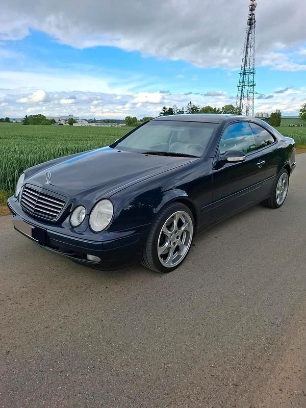 Blau Gebraucht 2002 Mercedes CLK430 Coupé | 9.909 € - Bild 1/4