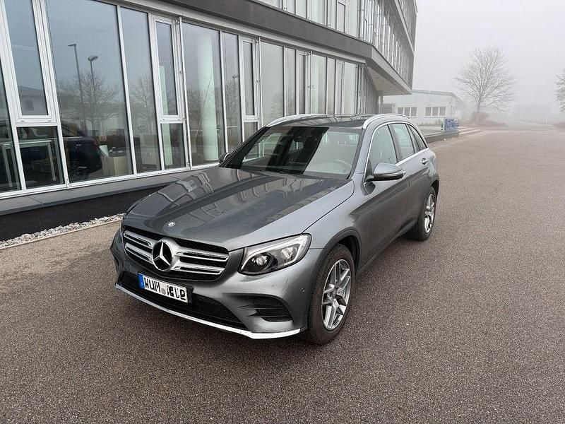 Grau Gebraucht 2016 Mercedes GLC250 AMG line SUV | 24.900 € (Superpreis) - Bild 1/4