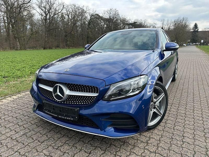 Blau Gebraucht 2019 Mercedes C220 AMG Limousine | 27.690 € (Etwas zu teuer) - Bild 1/4