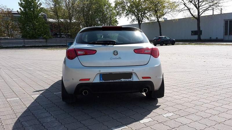 Gebraucht Alfa Romeo Giulietta Turismo 140 PS (102 kW) 2012 Silber Limousine
