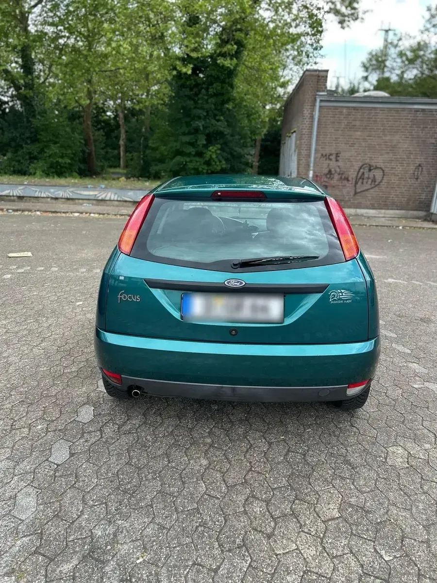 Gebraucht Ford Focus 75 PS (55 kW) 1999 Grün Limousine