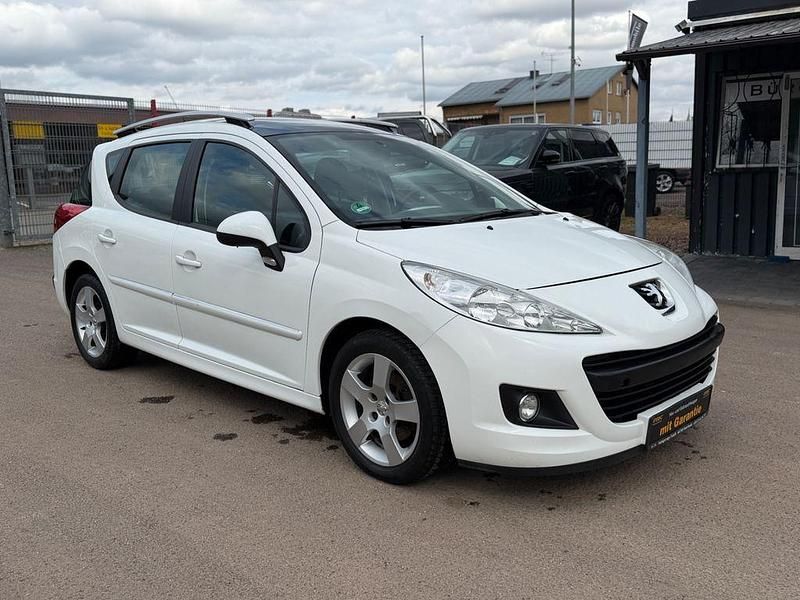 Gebraucht Peugeot 207 Tendance 92 PS (67 kW) 2012 Weiß Kombi