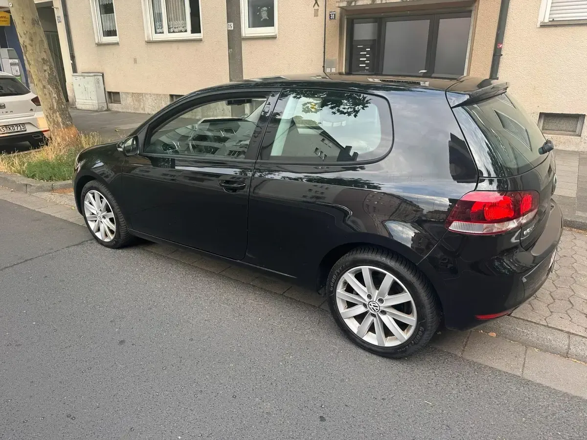 Gebraucht VW Golf VI 122 PS (89 kW) 2010 Schwarz Kleinwagen