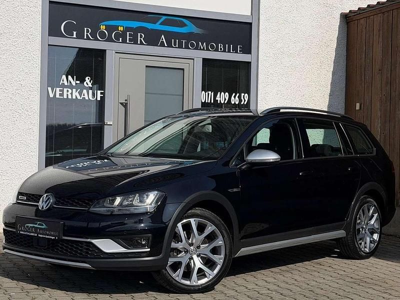 Gebraucht VW Golf VII Basis 179 PS (131 kW) 2016 Deep black perleffekt Kombi