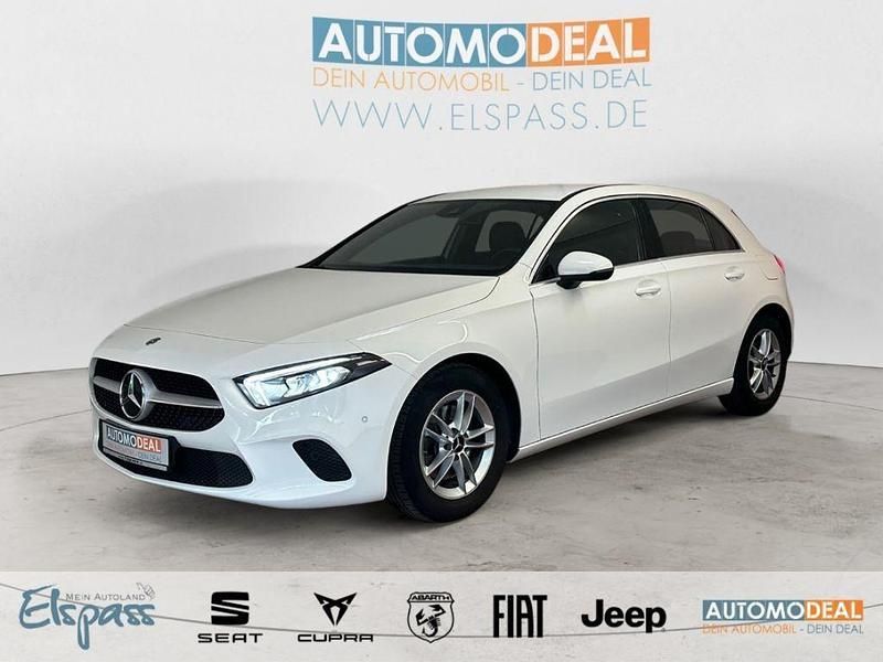 Unilack (weiss Gebraucht 2019 Mercedes A200 Limousine | 21.686 € (Fairer Preis) - Bild 1/4