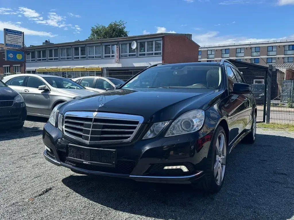 Gebraucht Mercedes E350 Elegance 292 PS (214 kW) 2011 Schwarz Limousine
