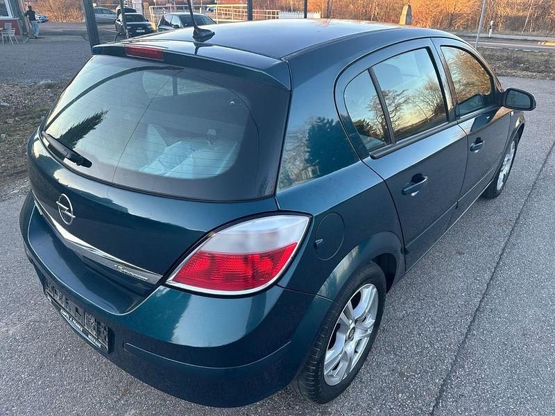 Gebraucht Opel Astra Edition 105 PS (77 kW) 2007 Grün Limousine