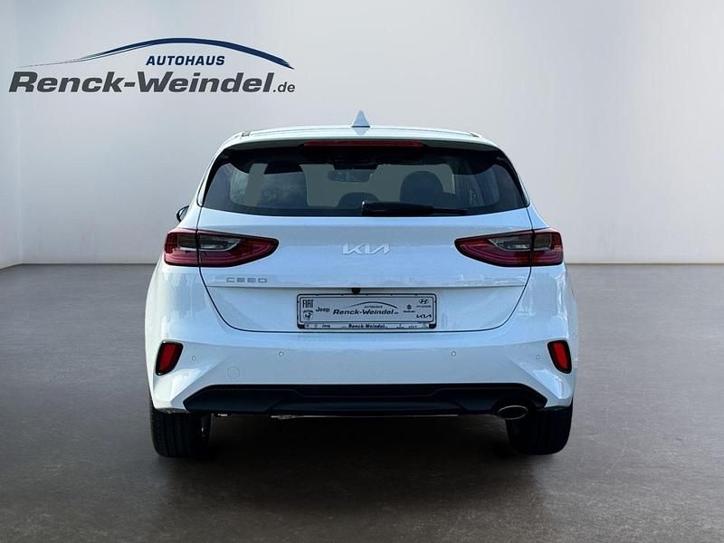 Gebraucht Kia Ceed Vision 99 PS (72 kW) 2024 Weiß Kleinwagen
