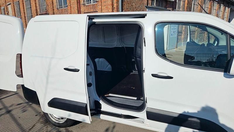 Gebraucht Opel Combo 102 PS (75 kW) 2021 Weiß Van / Kleinbus