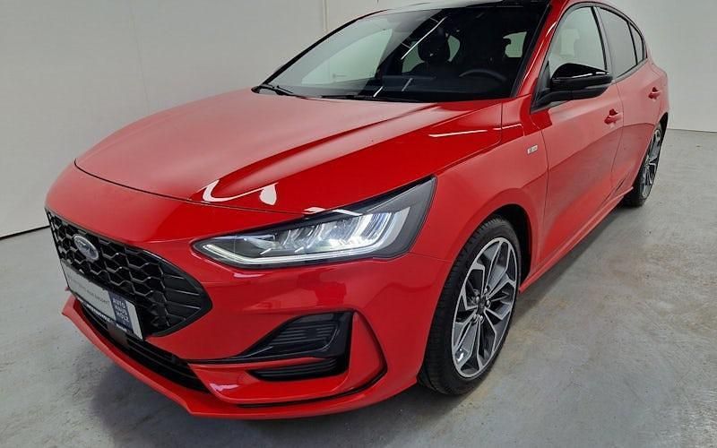 Race rot Gebraucht 2023 Ford Focus ST-Line X Limousine | 19.750 € (Fairer Preis) - Bild 1/4