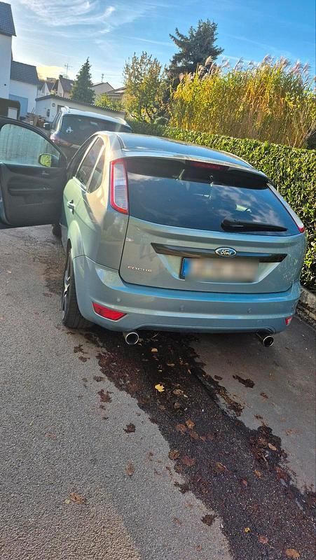 Blau Gebraucht 2009 Ford Focus Titanium Limousine | 1.700 € (Superpreis) - Bild 1/4