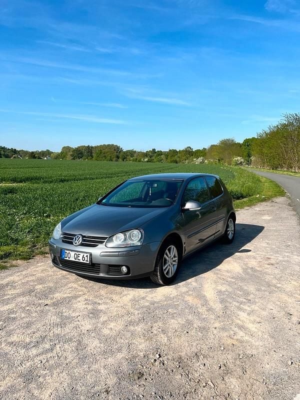 Grau Gebraucht 2007 VW Golf V Kleinwagen | 2.300 € (Fairer Preis) - Bild 1/4