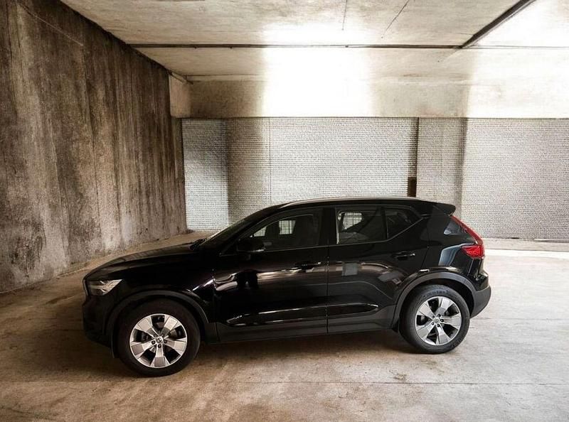 Schwarz Gebraucht 2021 Volvo XC40 Momentum SUV | 22.350 € (Guter Preis) - Bild 1/4