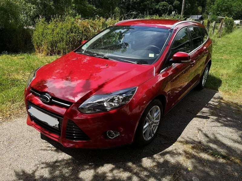 Gebraucht Ford Focus Titanium 182 PS (133 kW) 2014 Rot Kombi