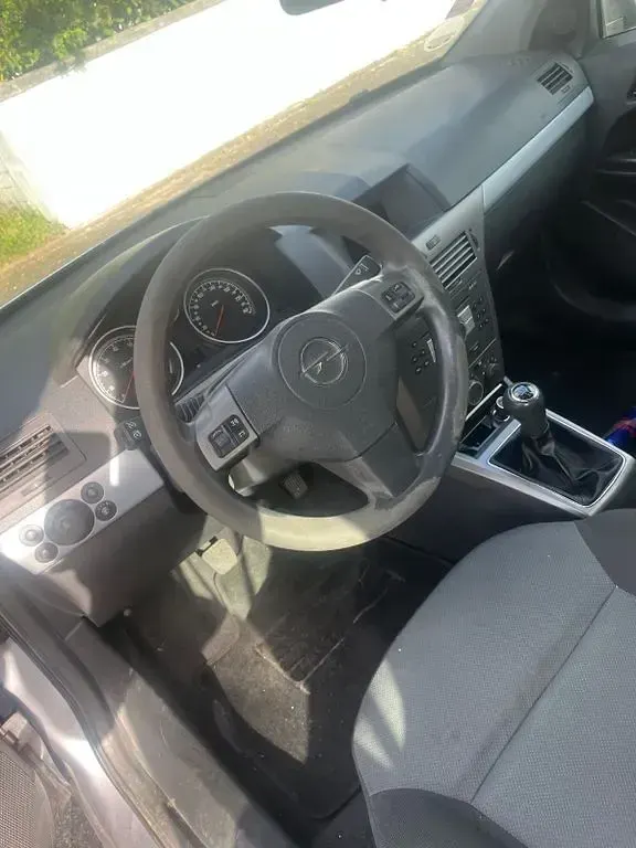 Gebraucht Opel Astra 105 PS (77 kW) 2007 Grau Limousine