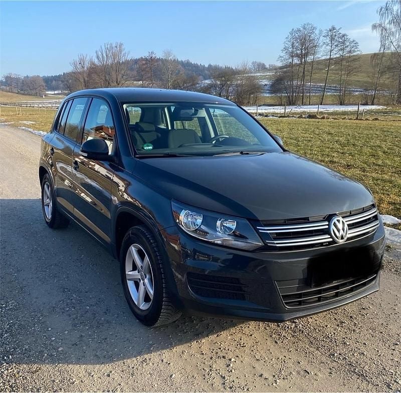 Grau Gebraucht 2016 VW Tiguan SUV | 11.700 € (Guter Preis) - Bild 1/4