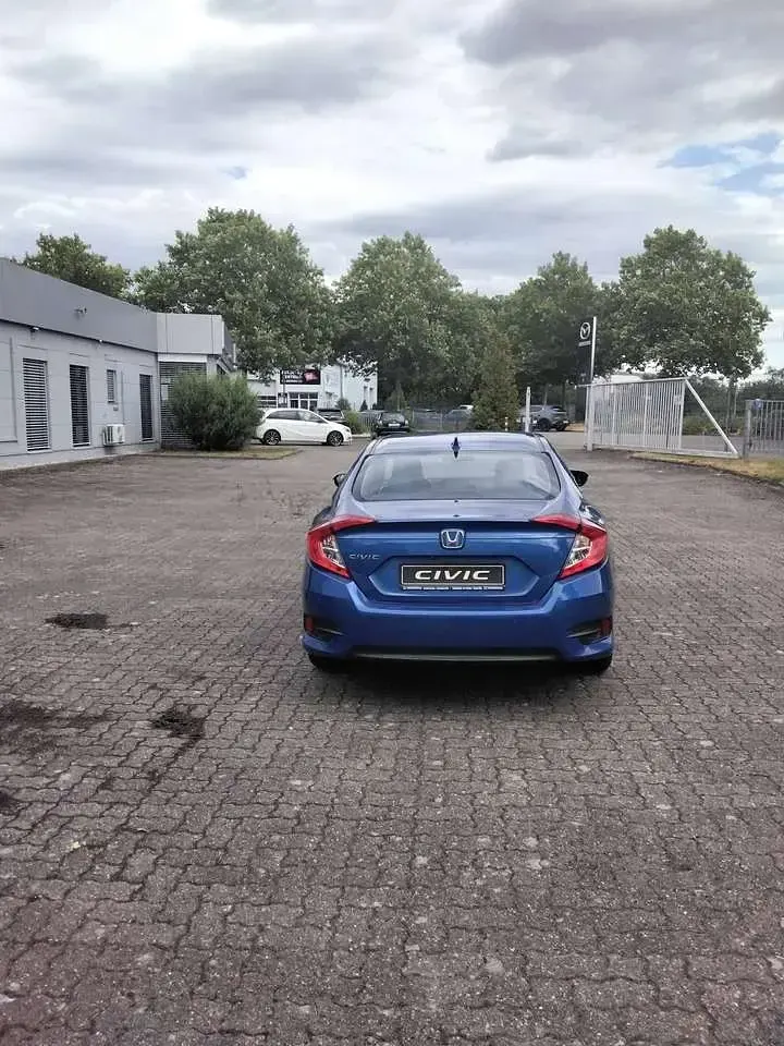 Gebraucht Honda Civic Executive 182 PS (133 kW) 2018 Brilliant sporty blue m. Limousine