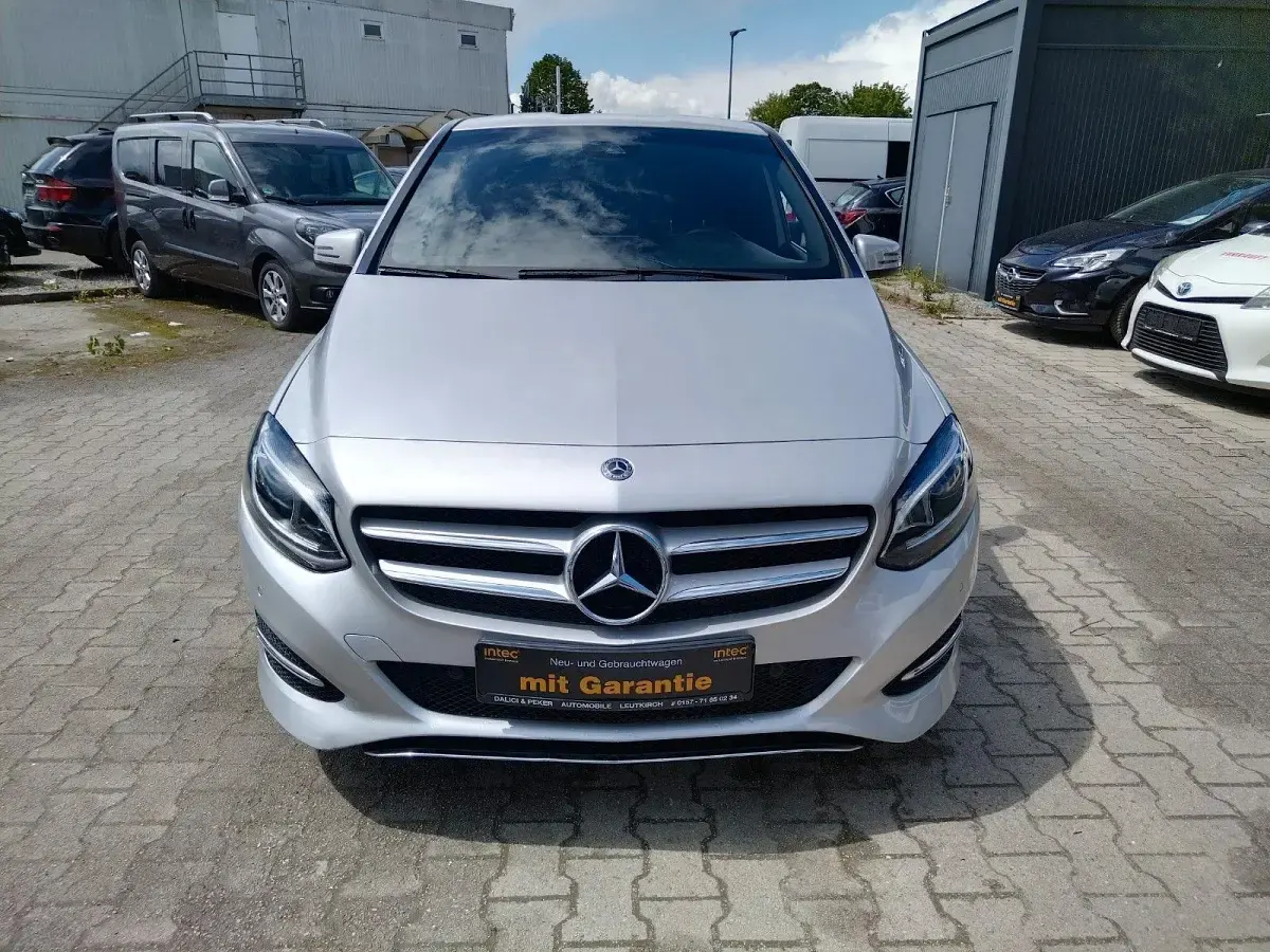 Gebraucht Mercedes B200 156 PS (114 kW) 2017 Silber Kleinwagen