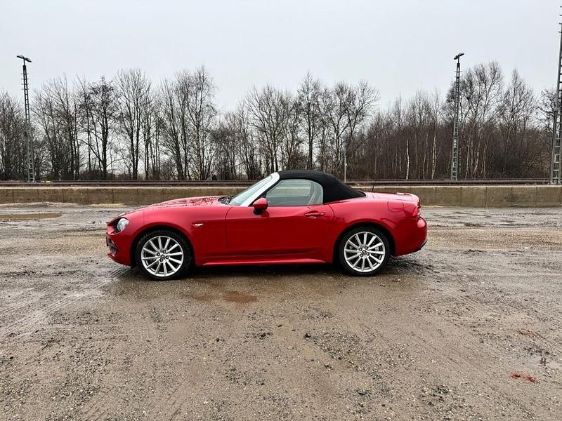 Gebraucht Fiat 124 Spider Lusso 140 PS (102 kW) 2017 Rot Cabrio