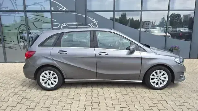 Gebraucht Mercedes B180 109 PS (80 kW) 2017 Grau Kleinwagen