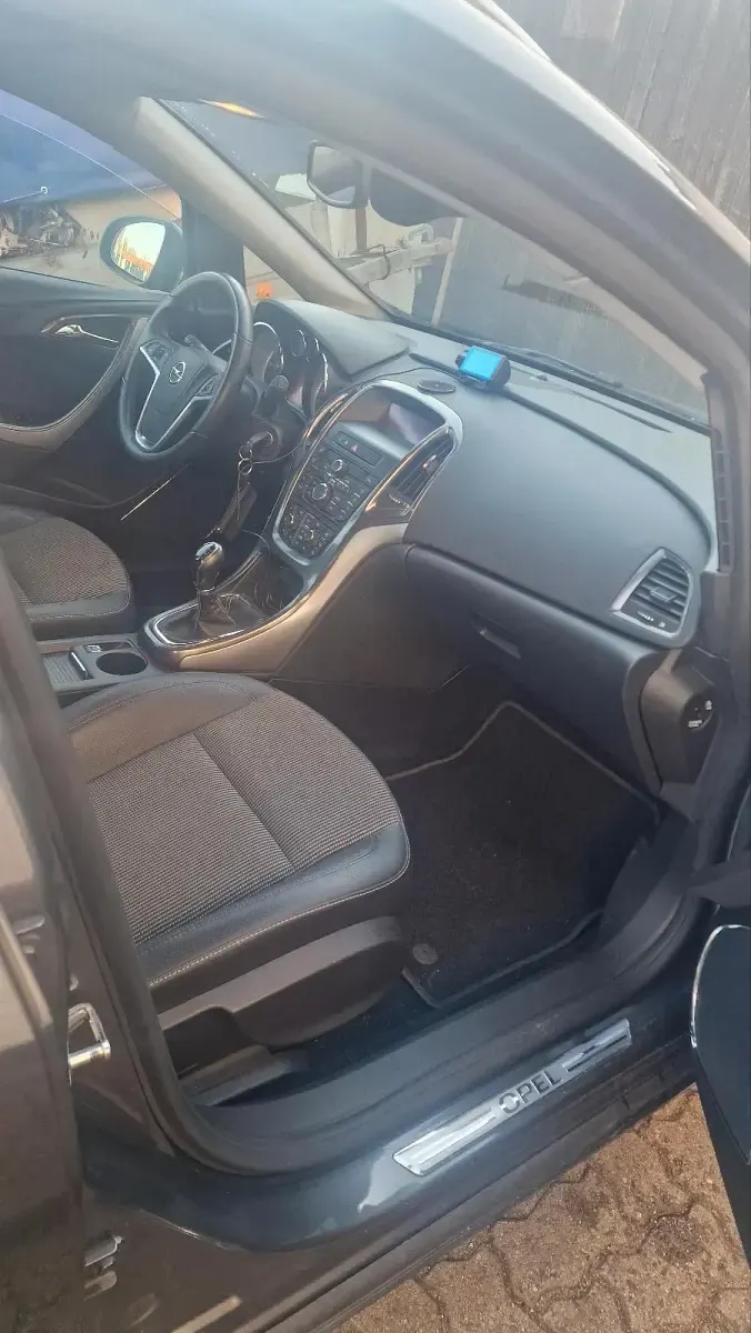 Gebraucht Opel Astra Sport 140 PS (102 kW) 2011 Grau Kombi