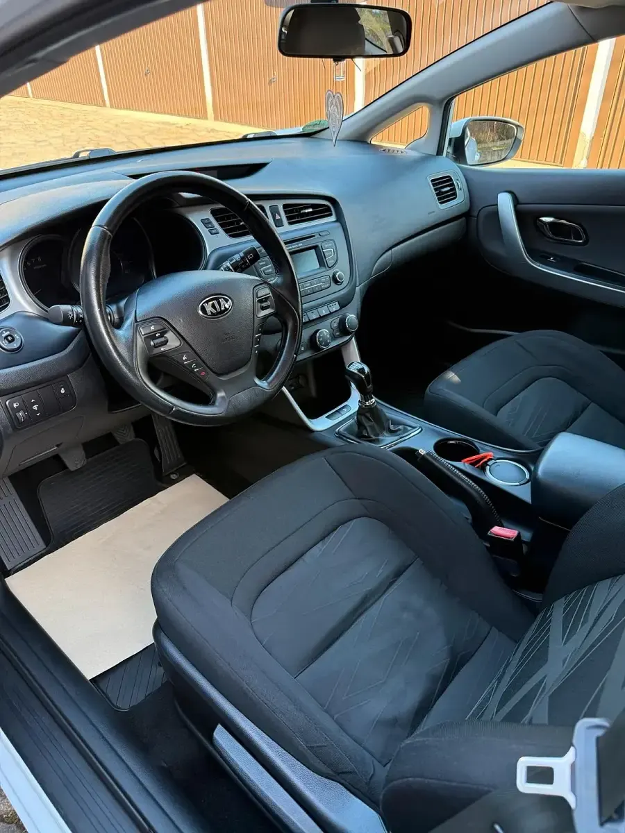 Gebraucht Kia Ceed Edition 7 134 PS (98 kW) 2013 Weiß Kleinwagen