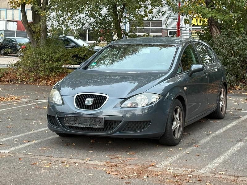 Silber Gebraucht 2006 Seat Leon Limousine | 950 € (Superpreis) - Bild 1/4