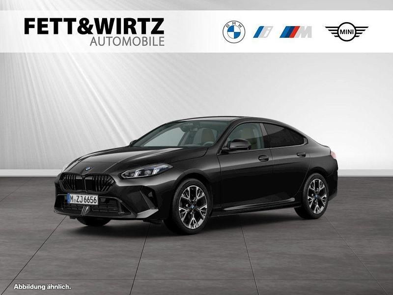 Saphirschwarz metallic Gebraucht 2025 BMW 220 M Sport Limousine | 37.503 € (Fairer Preis) - Bild 1/3