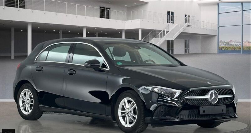 Nachtschwarz Gebraucht 2019 Mercedes A180 Limousine | 23.890 € (Fairer Preis) - Bild 1/4