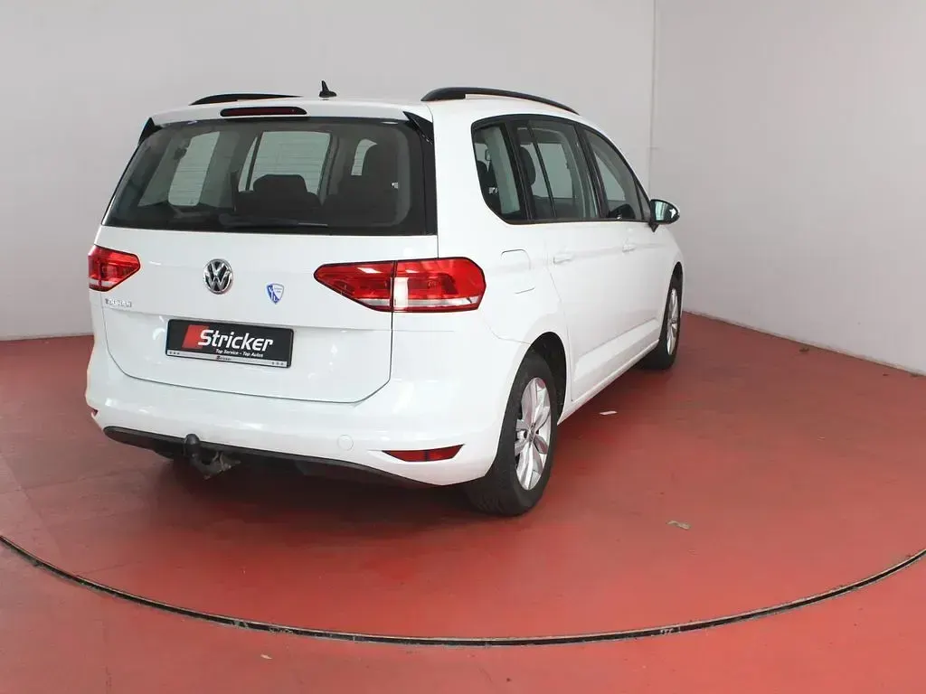 Gebraucht VW Touran 110 PS (80 kW) 2019 Pure white Van / Kleinbus
