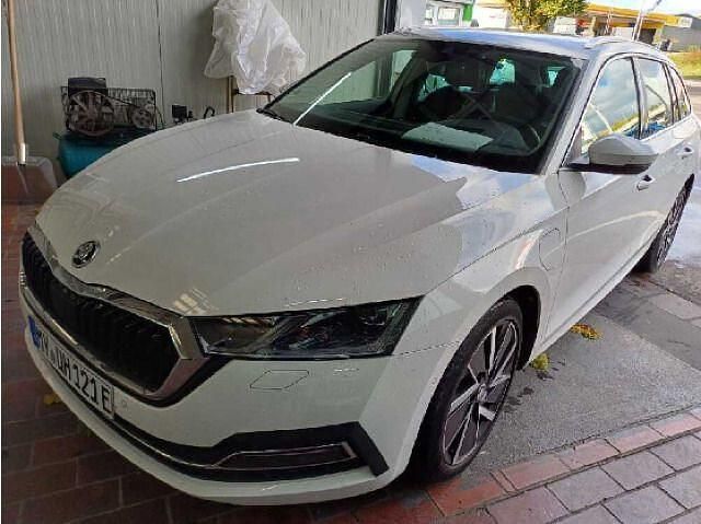 Candyweiß Gebraucht 2020 Skoda Octavia Limousine | 19.990 € (Fairer Preis) - Bild 1/4