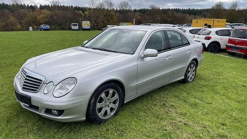 Grau Gebraucht 2008 Mercedes E200 Limousine | 4.800 € (Guter Preis) - Bild 1/4