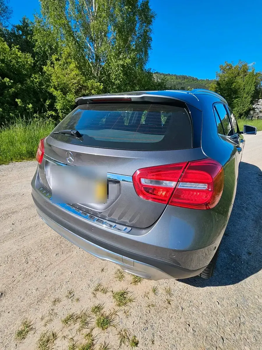 Gebraucht Mercedes GLA180 122 PS (89 kW) 2016 Grau SUV